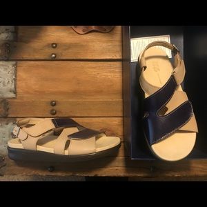 SAS Huggy purple/taupe size 8M brand new in box.